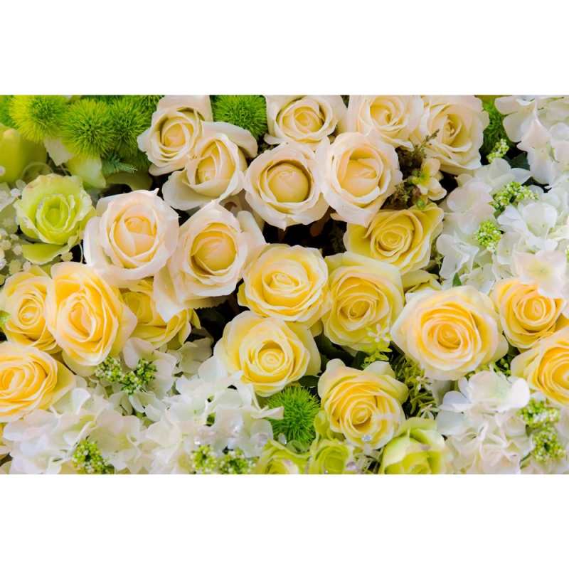 A bouquet of yellow roses